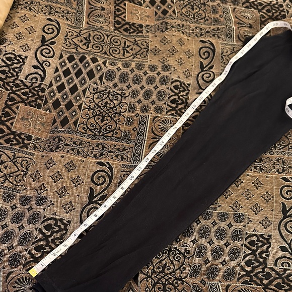 ✨ Splendid Black Leggings – Soft, Flattering & Everyday Essential - Picture 9 of 10